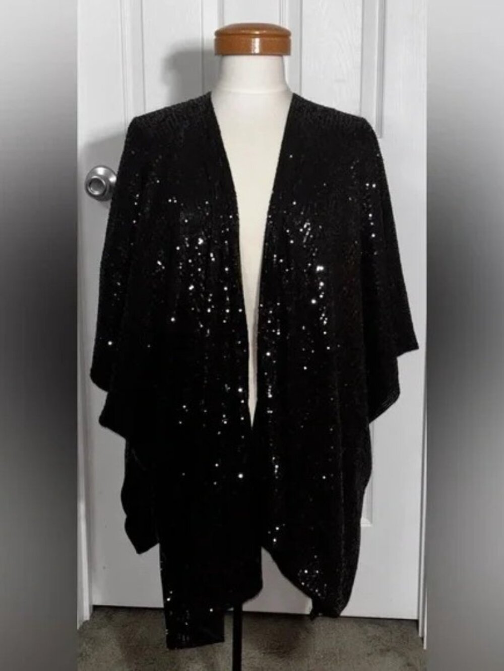 NWT - Torrid Size 3/3X/22-24 Black/Gold Sequin Ombre Hi/Lo Kimono  Elegant sequi